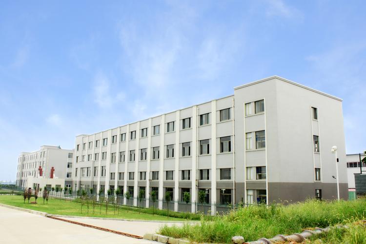 公司产品定位专业研发制造特种陶瓷材料和高档耐材,属于建材行业,是