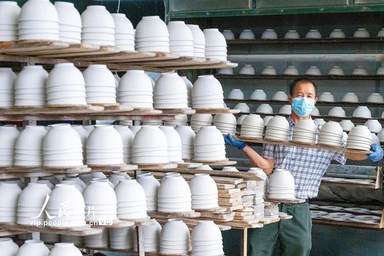 广西容县瓷器生产忙畅销海内外